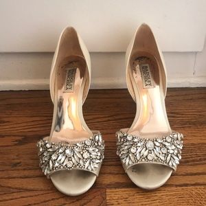 Badgley Mischka cream wedge wedding shoes